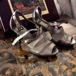 Bandolino gunmetal peep toe heels size  8.5